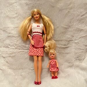 2001 Fun Treats Barbie and Kelly doll set.